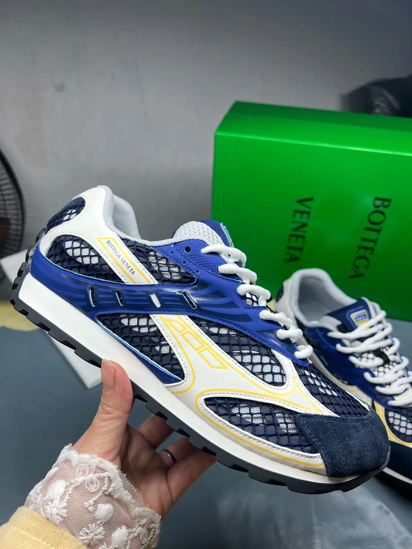 👟👟Ex-factory price 600👟👟 Men's size +10 Real photos 🔥🔥BV Orbit sneakers Wang Yibo's same style couple's dad shoes Runner sneakers, made of lightweight technical mesh fabric. Matched with geometric pattern designed rubber outsole, Wang Zha series high version. Look for the package technology. It is actually a lot taller, but the legs are still slim. Very nice, playable and durable. Matched to the standard💯 Package shoe technology. Look for the high version. The outsole is made of color-blocked TPU outsole. Women's model 35 36 37 38 39 40 41 42 (40 41 42 43 44 45 customized) (Customer logo can be accepted without refund or exchange at a favorable price) Equipped with original packaging
